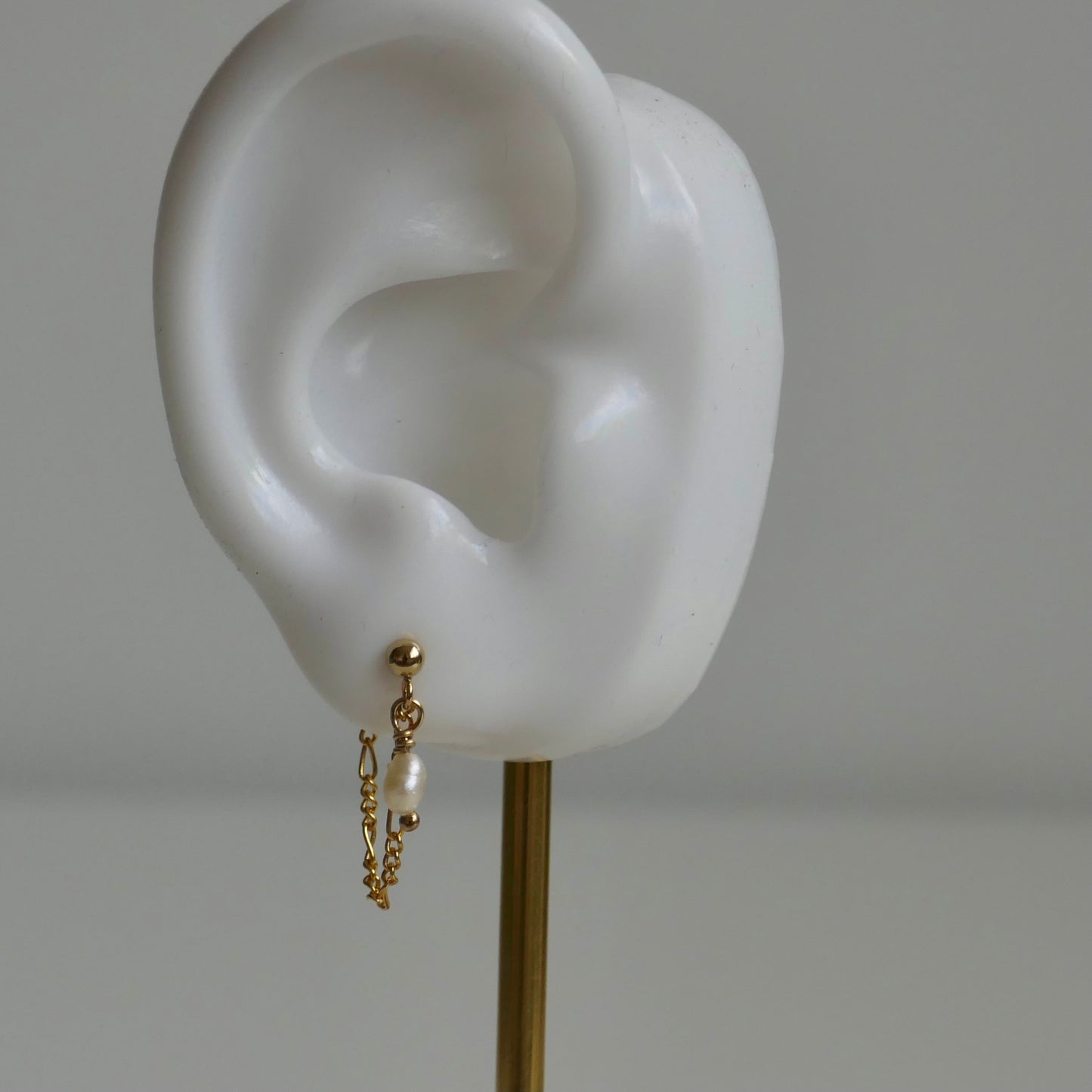 GOLD PEARL LOOP EARRING