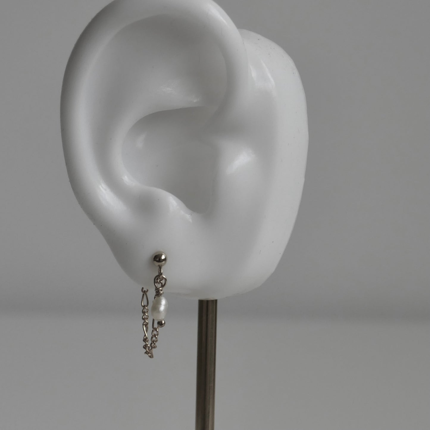 SILVER PEARL LOOP EARRING