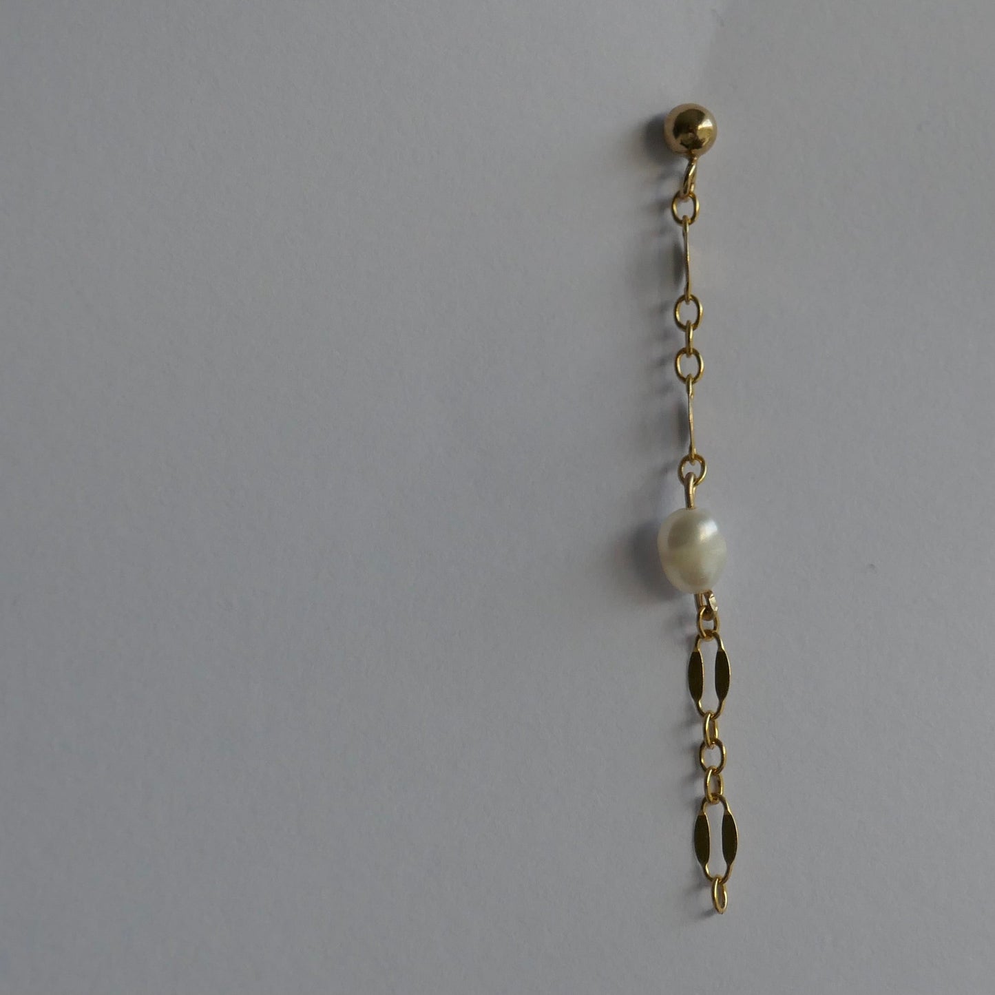 SILVER SINGLE PEARL CHAIN STUD