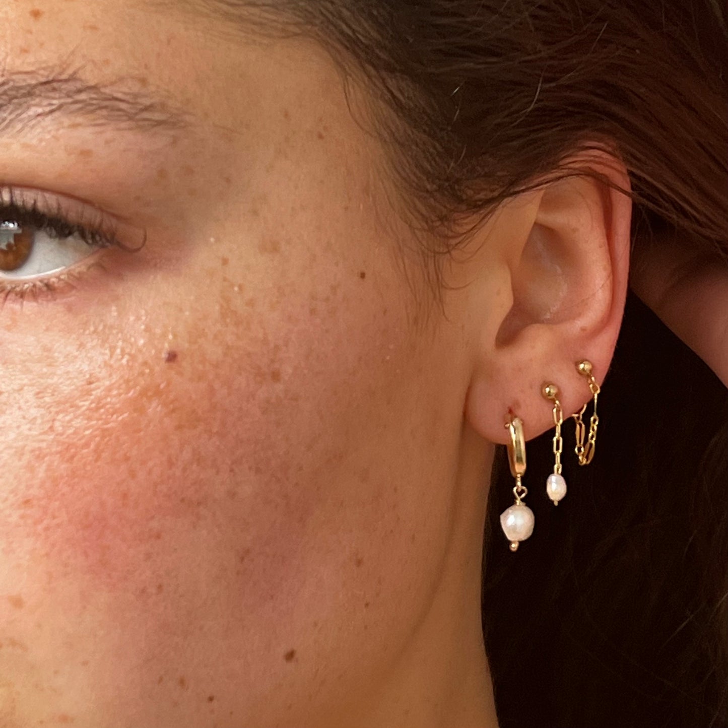 GOLD SINGLE STUD CHAIN EARRINGS